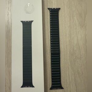 Apple Watch leather link Sequoia Green 45mm S/M